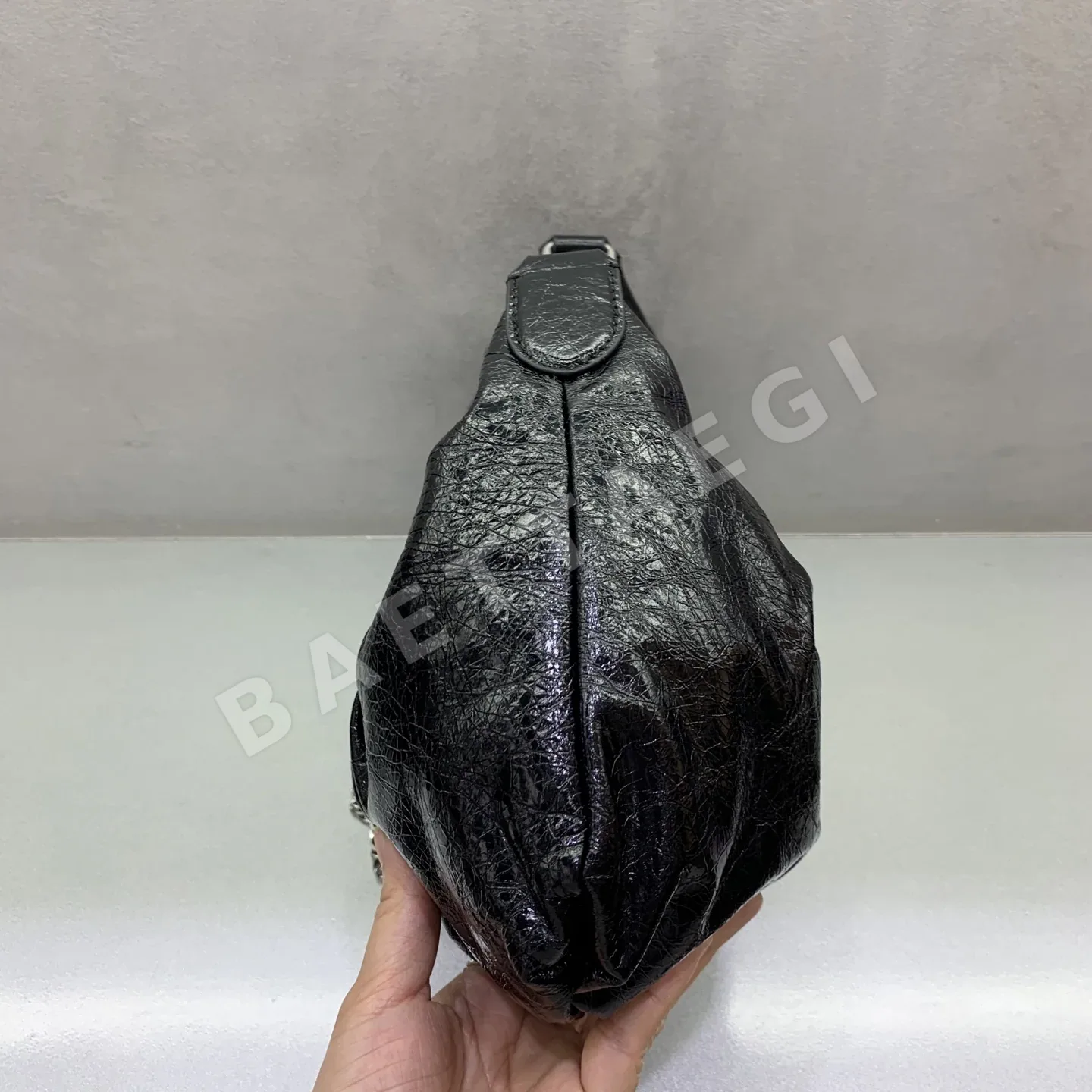발렌시아가 양가죽 클러치 숄더백 상세 이미지 3
