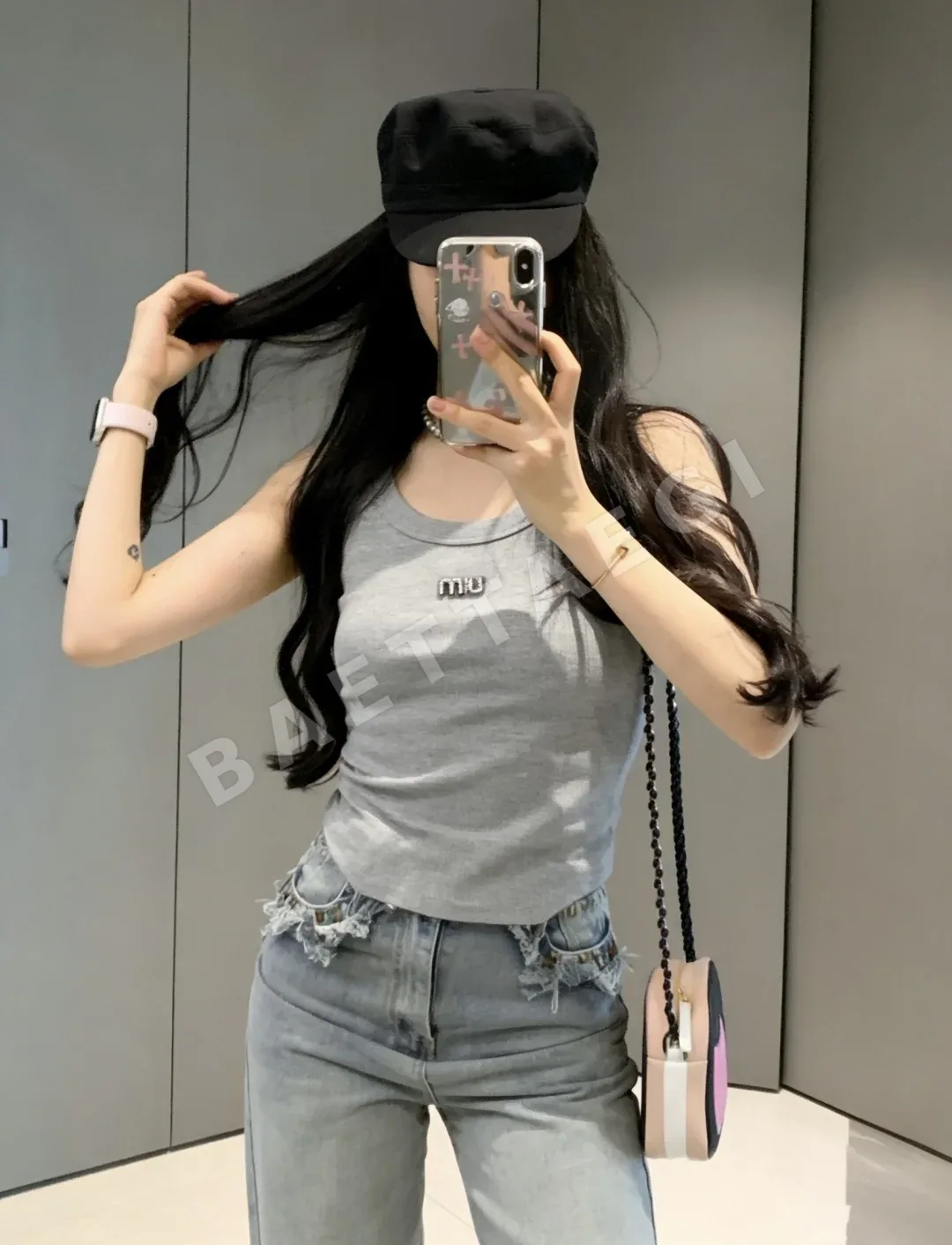 미우미우 클래식 스몰 로고 리브 U넥 반팔 베스트 상세 이미지 8