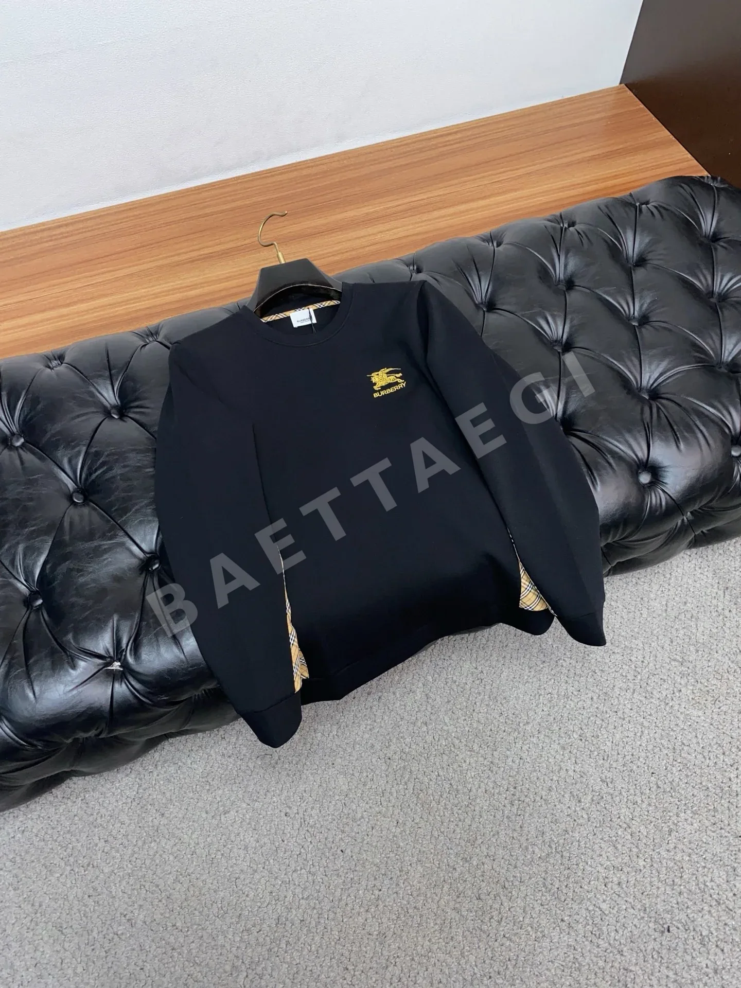 버버리 남성용 미니멀리스트 크루넥 코튼 긴팔 스웨트셔츠 P250 상세 이미지 7