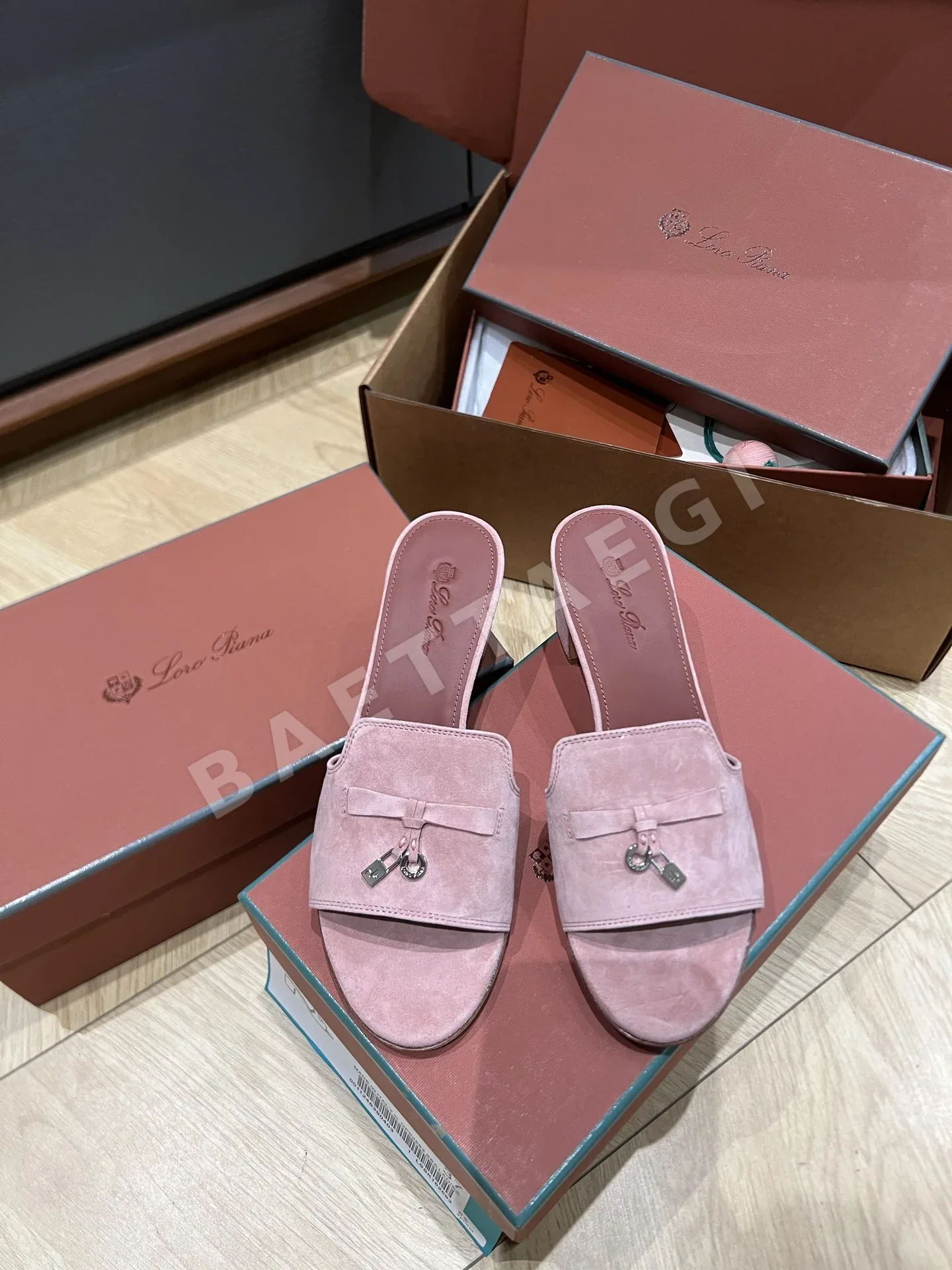 로로피아나 신발 상세 이미지 2