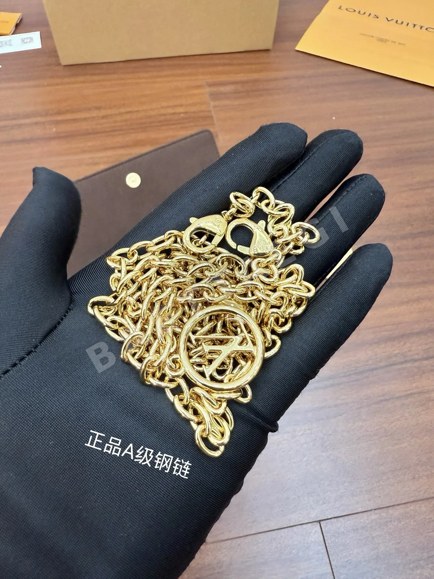 루이비통 다이아몬드 패턴 가죽 가방 M82509 상세 이미지 5