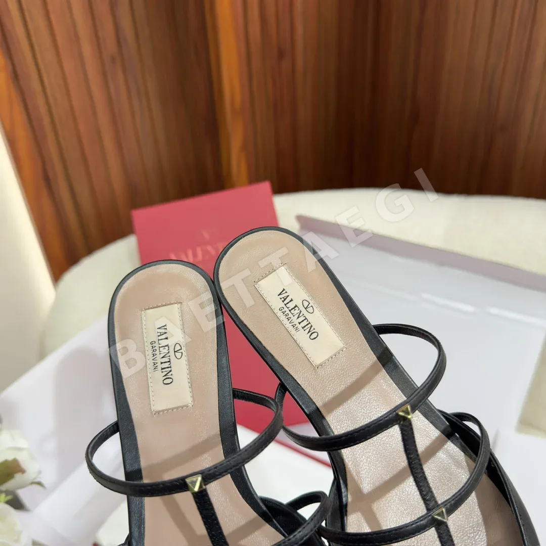 발렌티노 락스터드 위스피 카프스킨 마이크로힐 뮬 상세 이미지 8