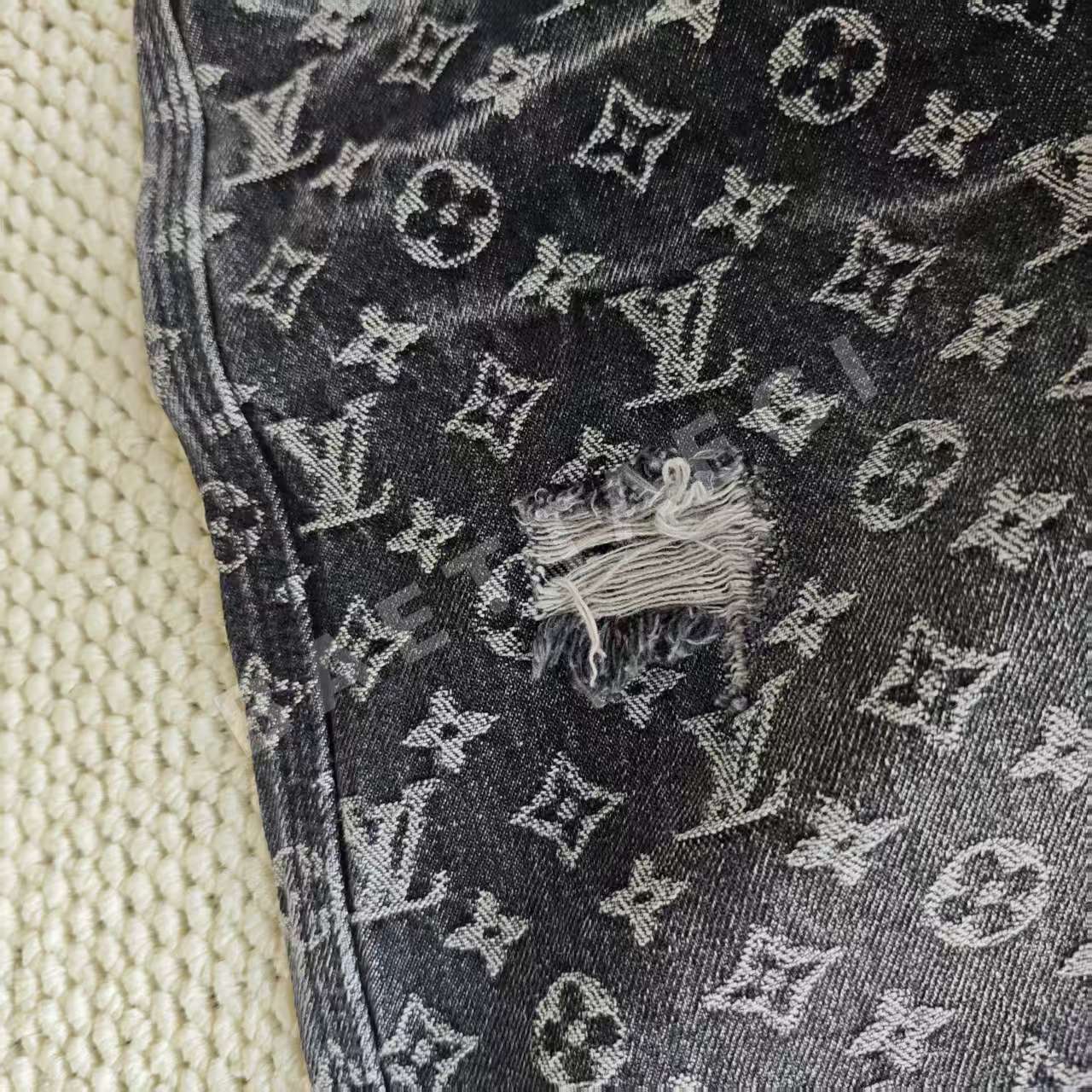루이비통 손상 디테일 남성 청바지 상세 이미지 5