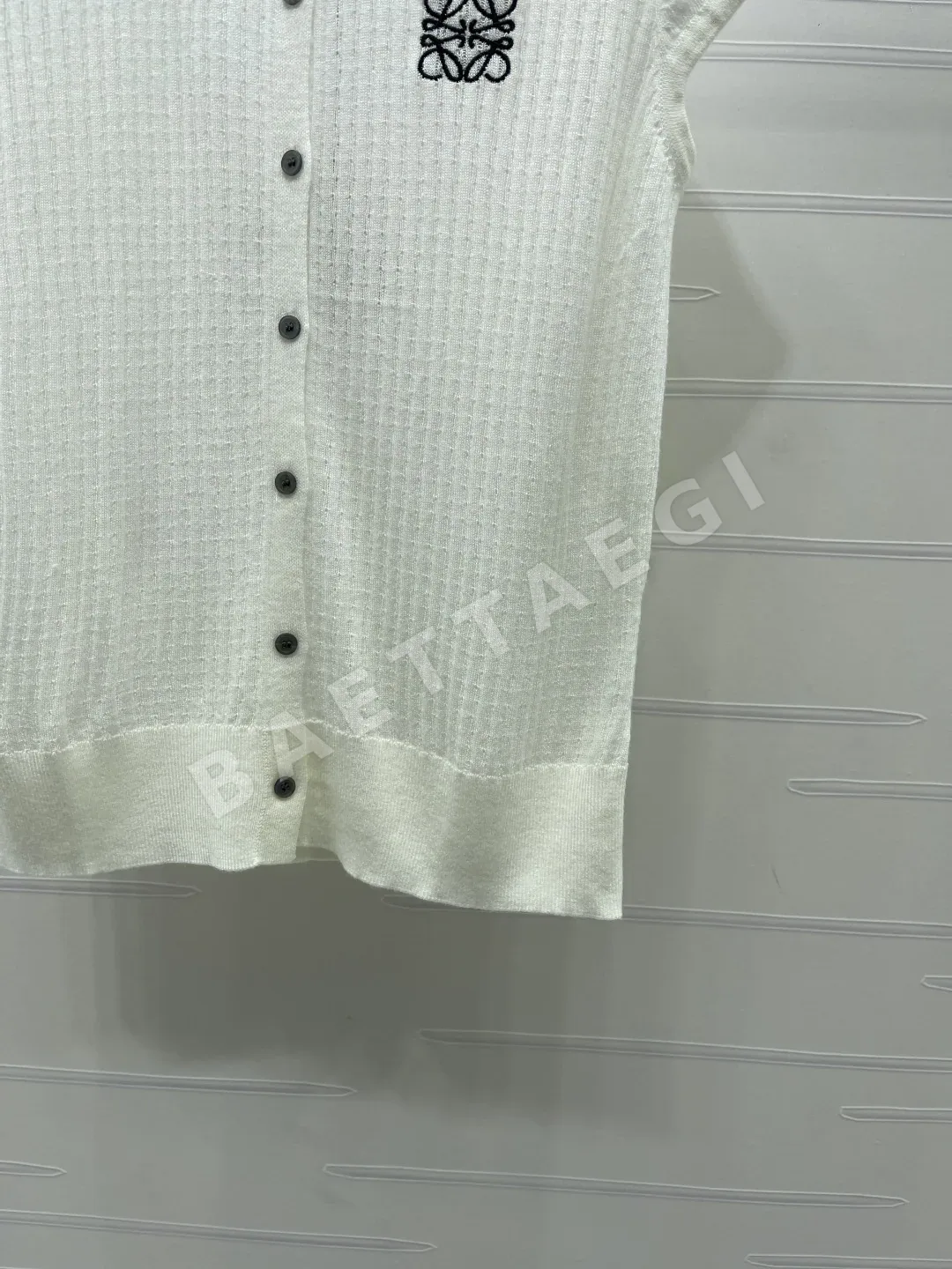 로에베 다크 컬러 스트라이프 니트 반팔 탑 상세 이미지 6