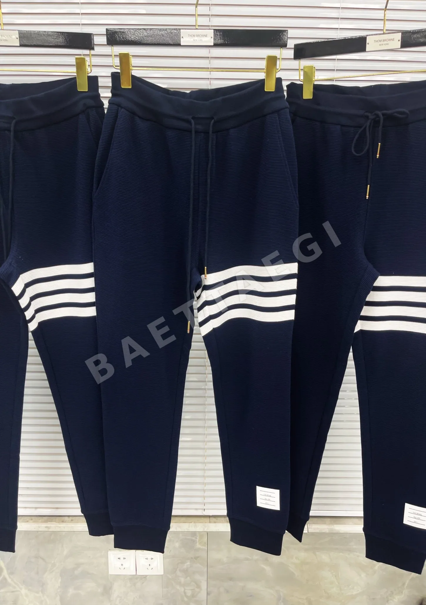 톰브라운 남성 바지 142844 Thom Browne Pants 상세 이미지 2