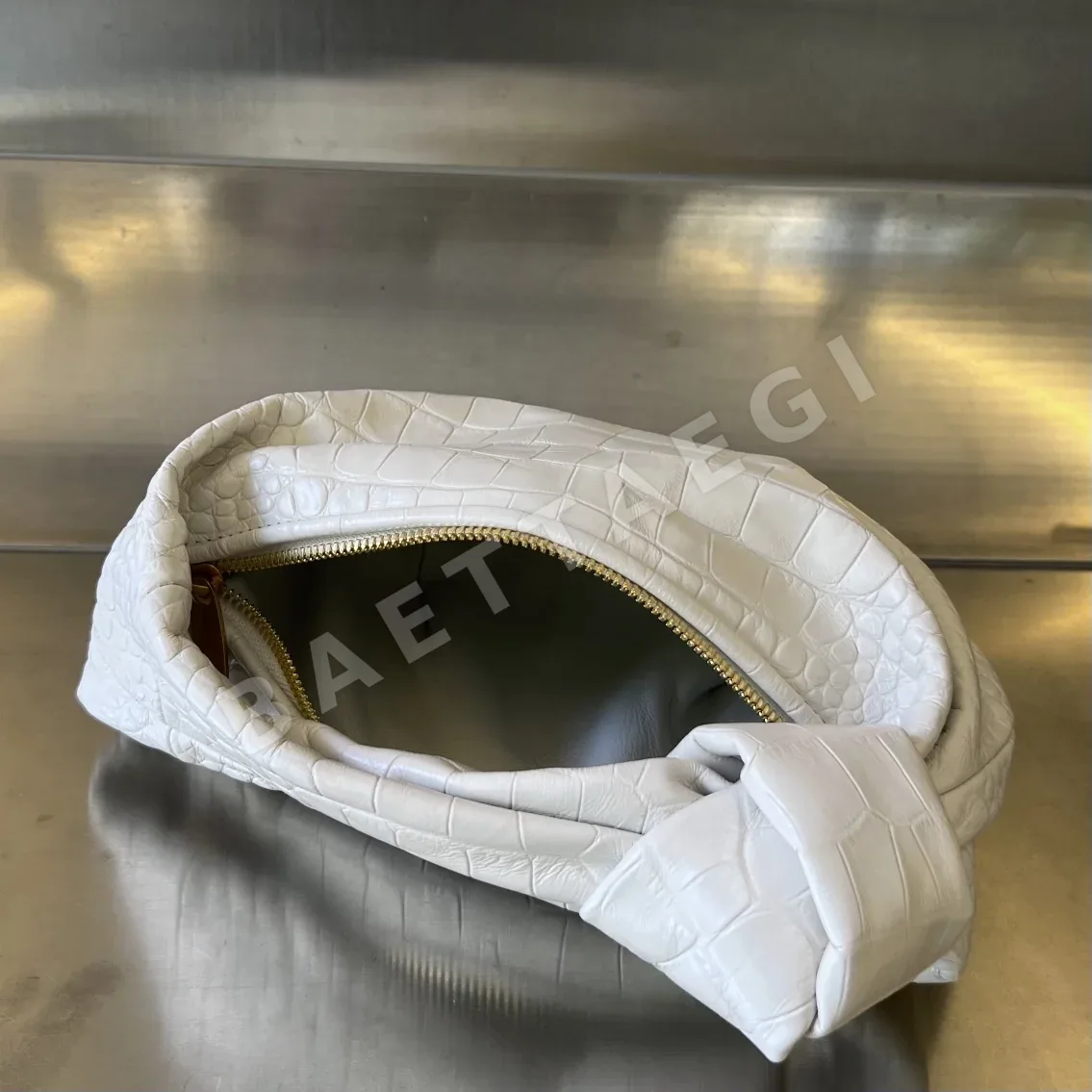 보테가베네타 악어가죽 조디 클러치 가방 717709 4753 상세 이미지 6