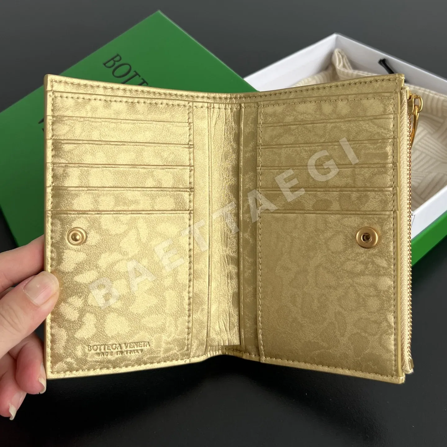 보테가베네타 은색 직조 반지퍼 지갑 가방 상세 이미지 6