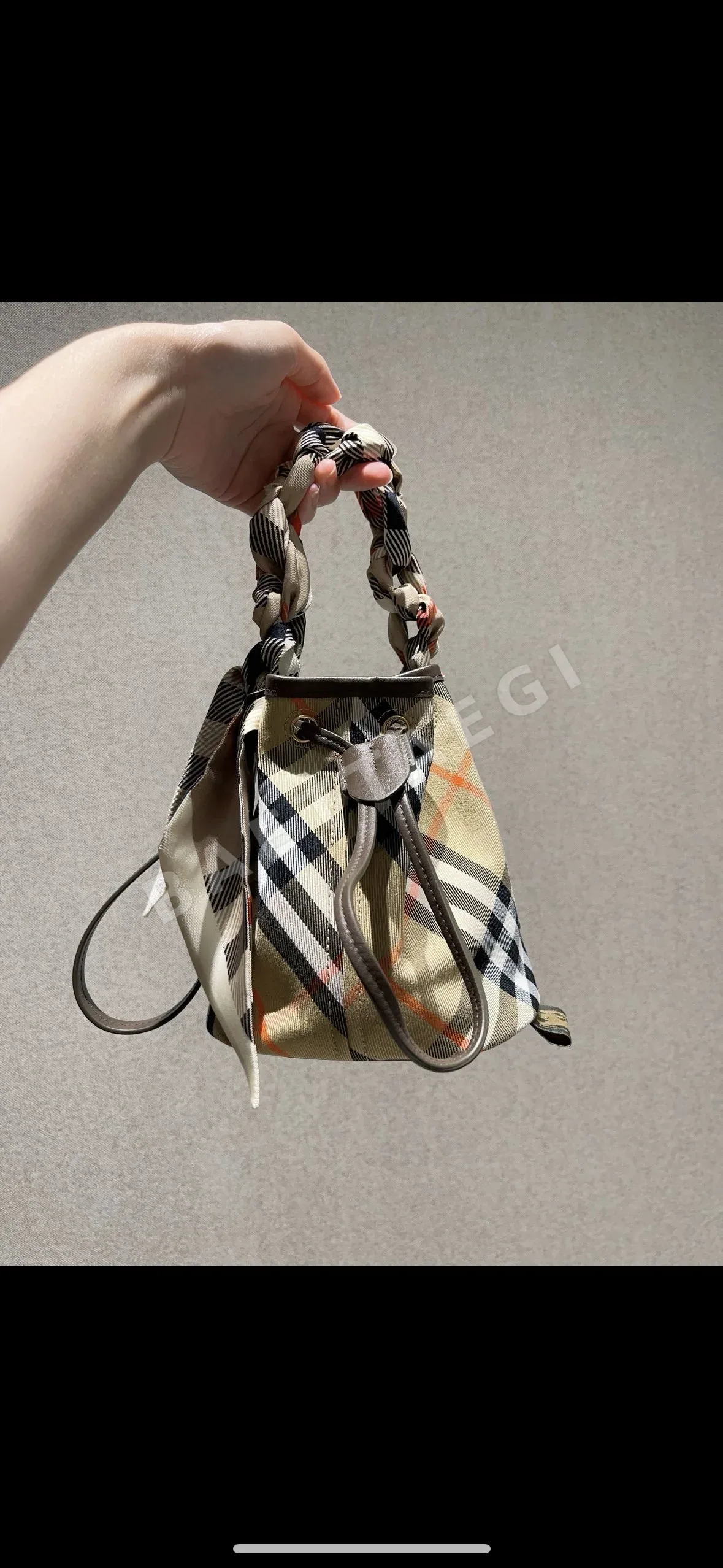 버버리 체크 패턴 버킷백 39902