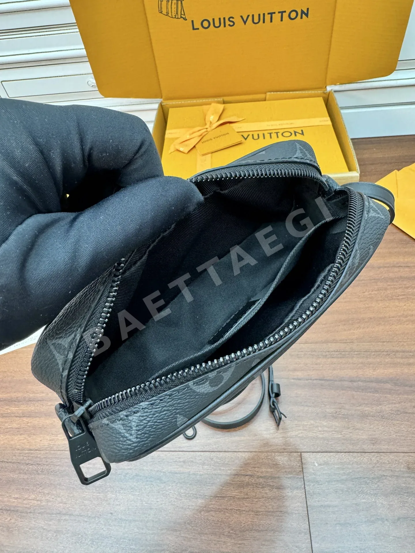 루이비통 M14253 큐빅 장식 가방 상세 이미지 5