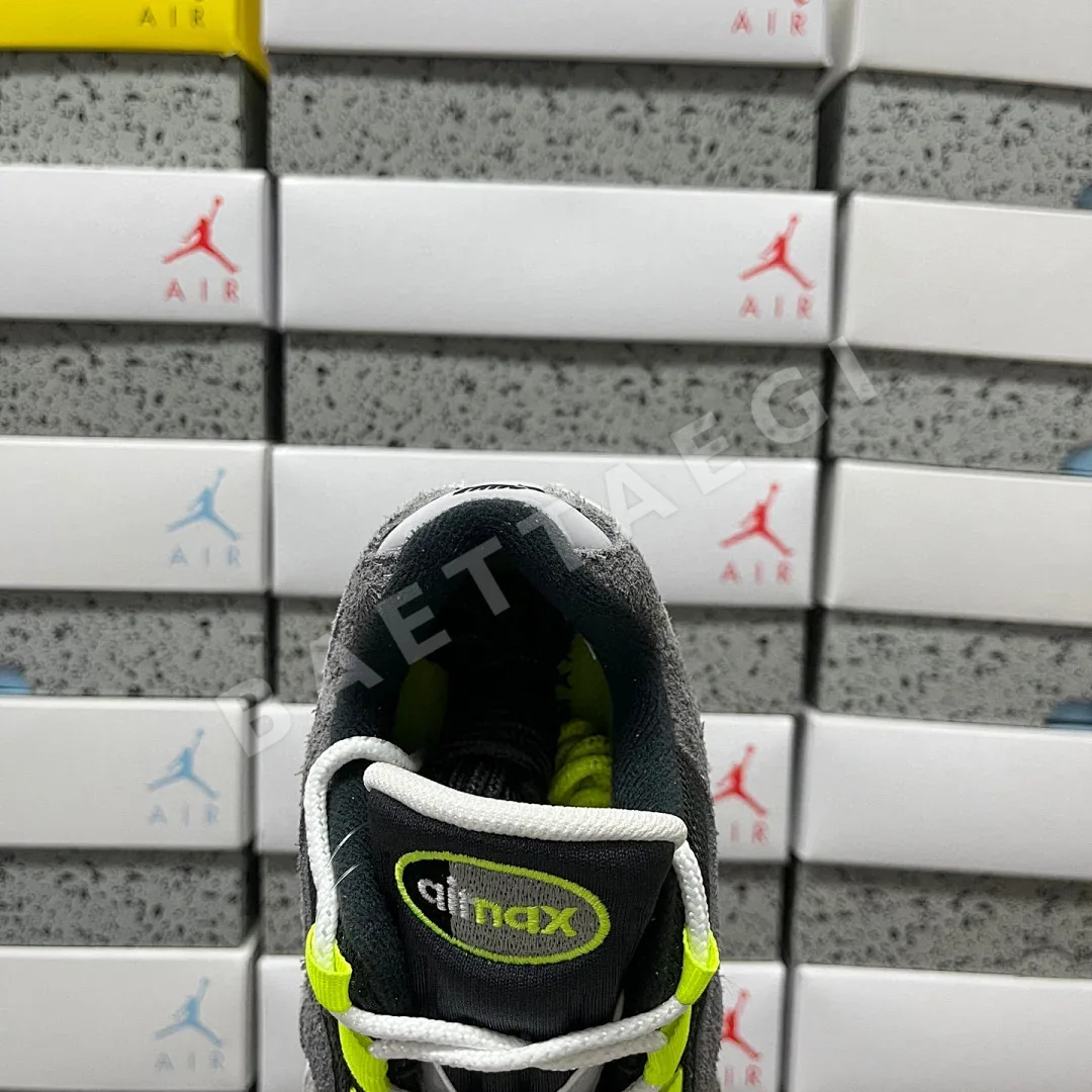 나이키 [KZ2.0] 에어 맥스 95 OG 그레이 화이트 그린 HM4738-001 201164 Nike Air Max 95 OG Reverse 상세 이미지 8
