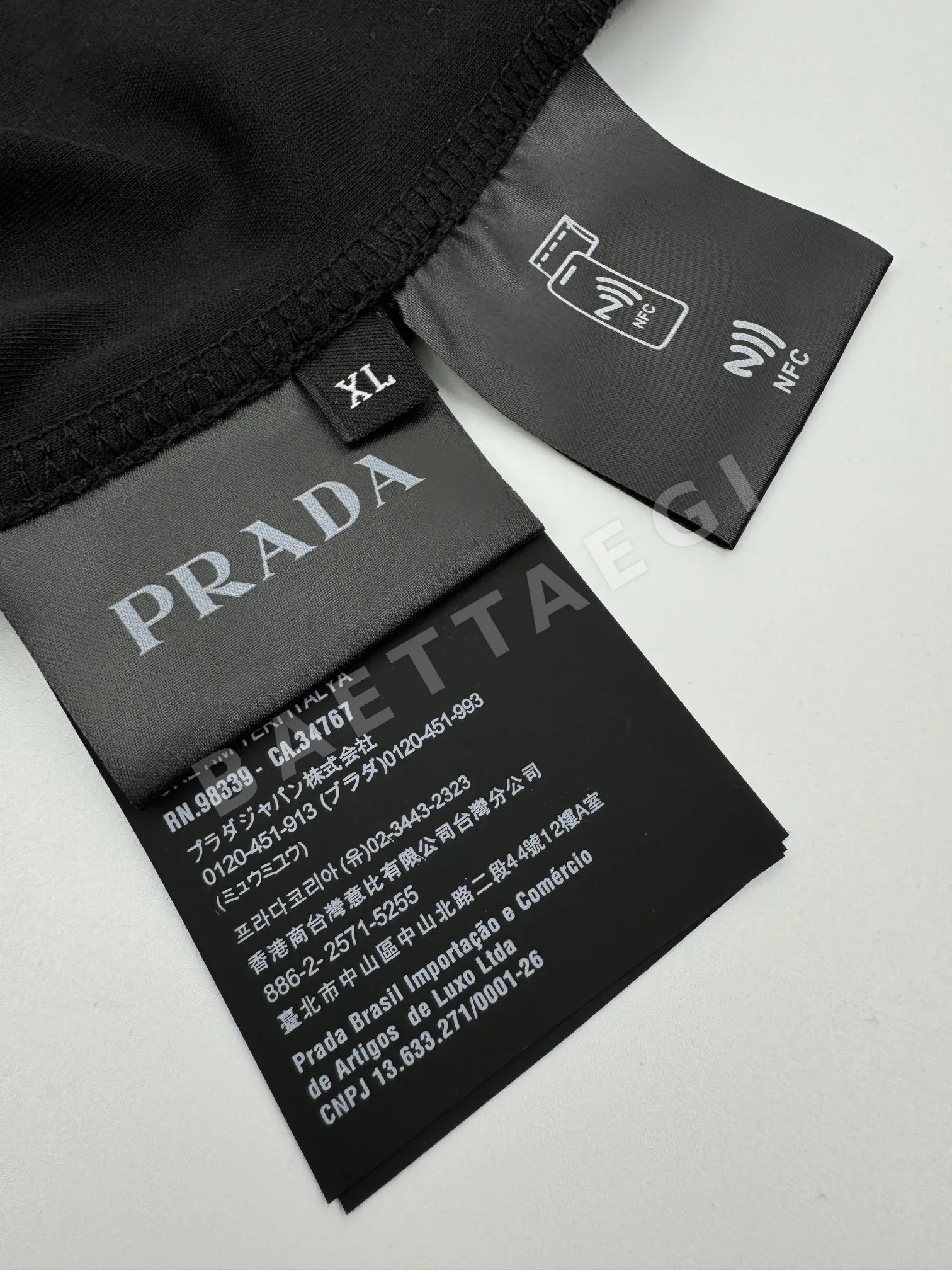 프라다 삼각 로고 남성 반팔 티셔츠 상세 이미지 9