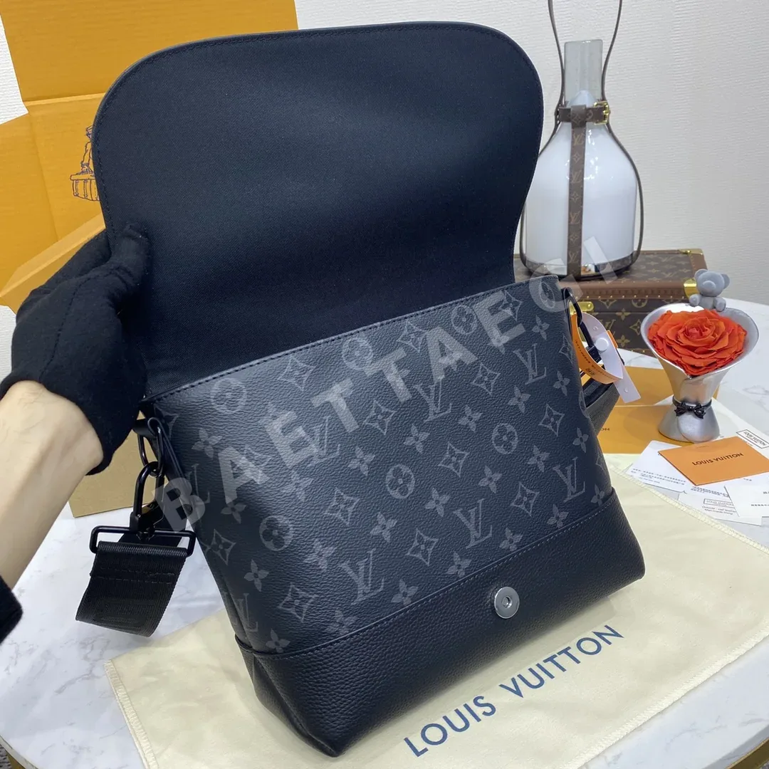 루이비통 소뮈르 메신저백 M45911 상세 이미지 8