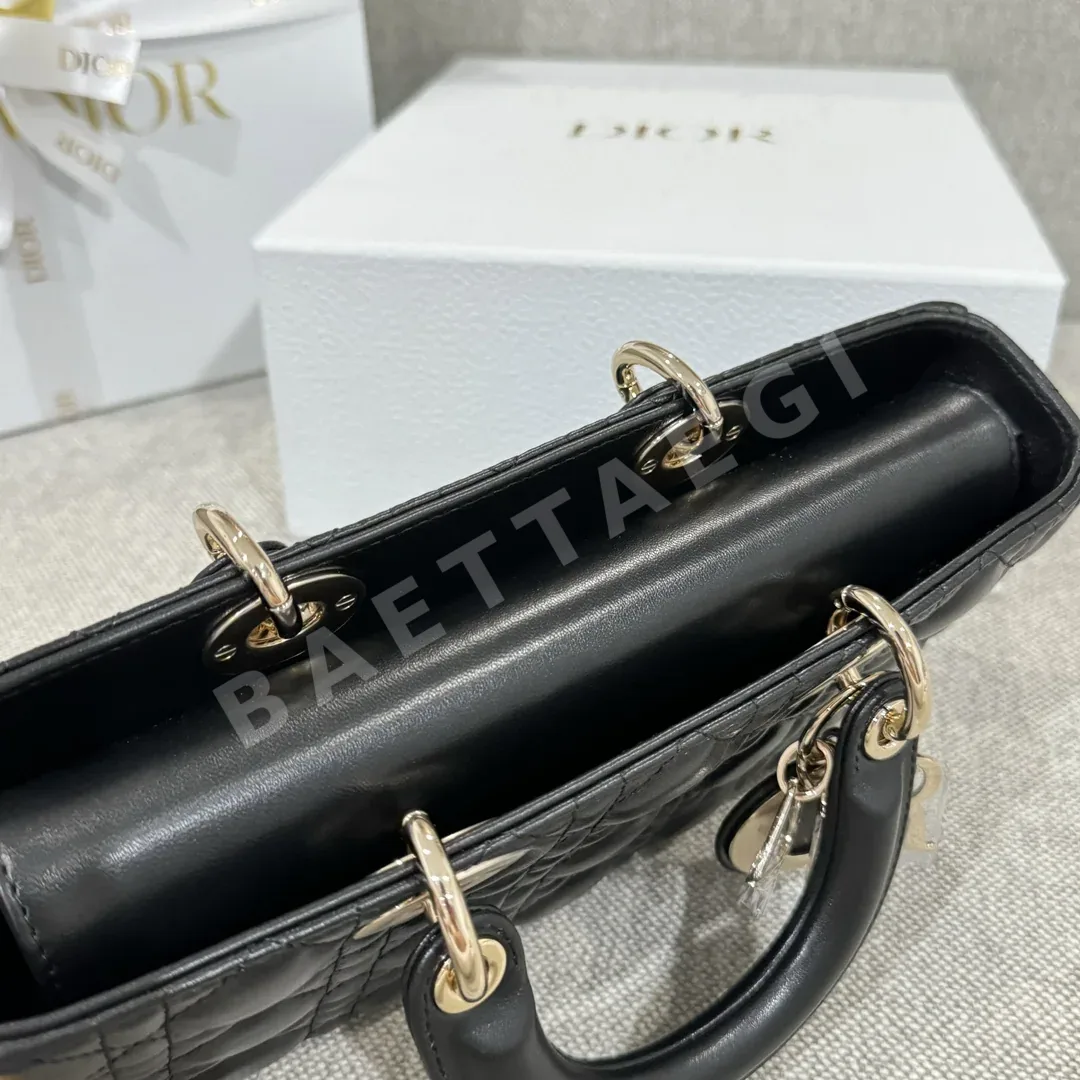 디올 램스킨 블랙 가로형 가방 16822 (여왕) 상세 이미지 4