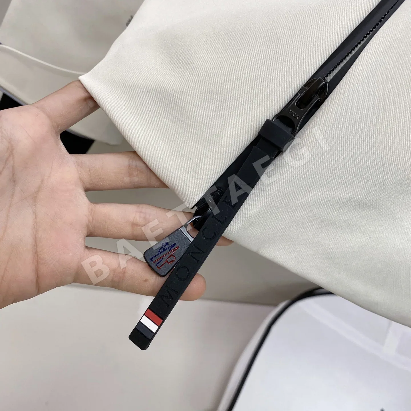 몽클레르 그레노블 벨크로 남성 패딩 재킷 상세 이미지 9