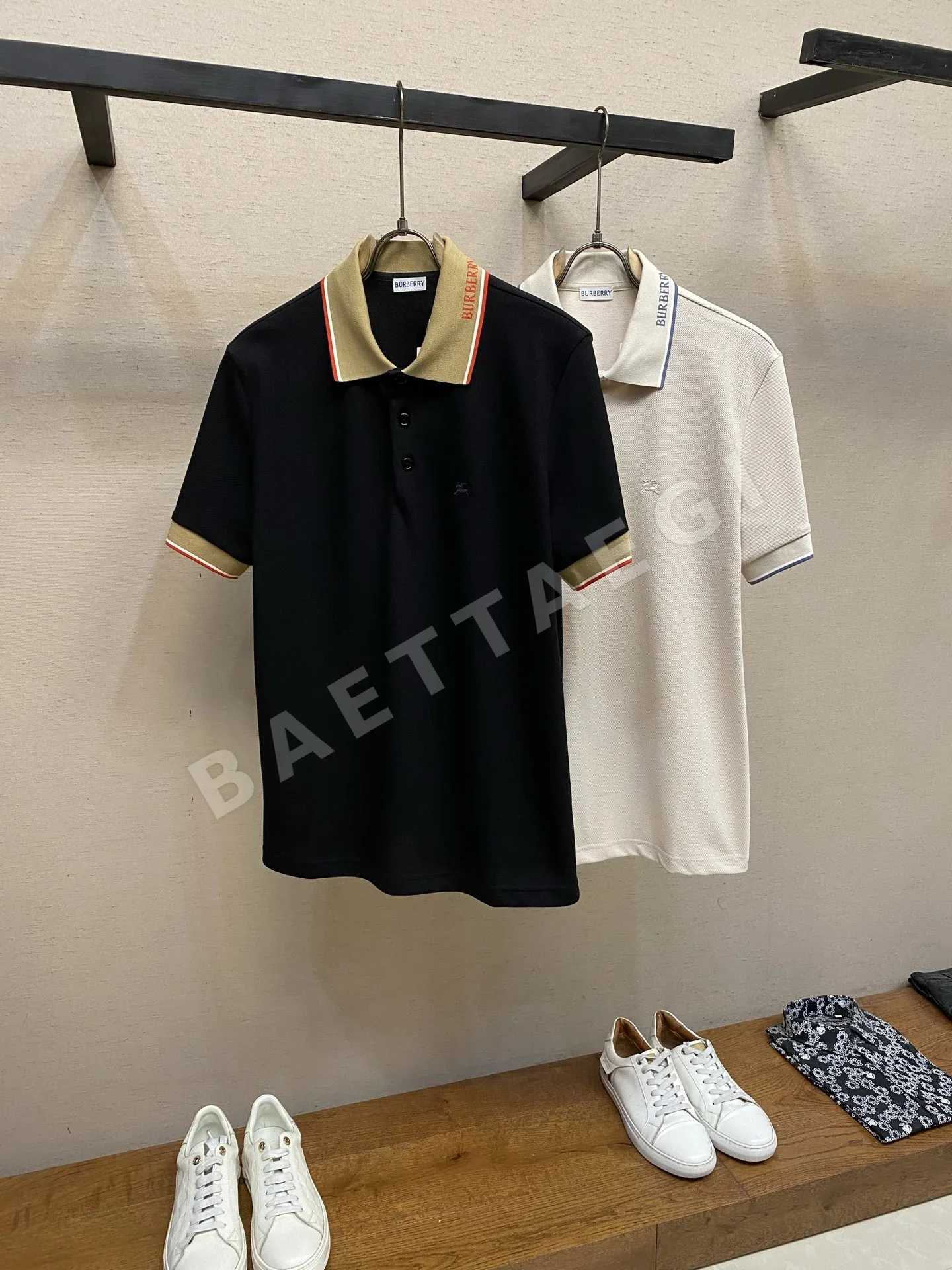버버리 레터 로고 자카드 카라 남성 반팔 티셔츠 상세 이미지 3