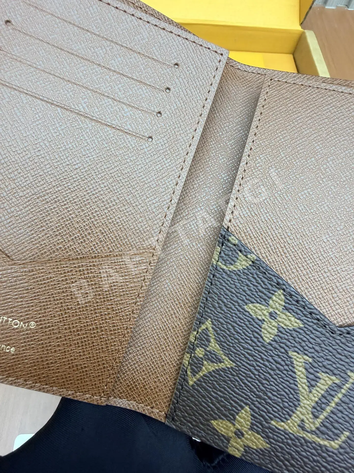 루이비통 M29550 올스틸 지갑 상세 이미지 7