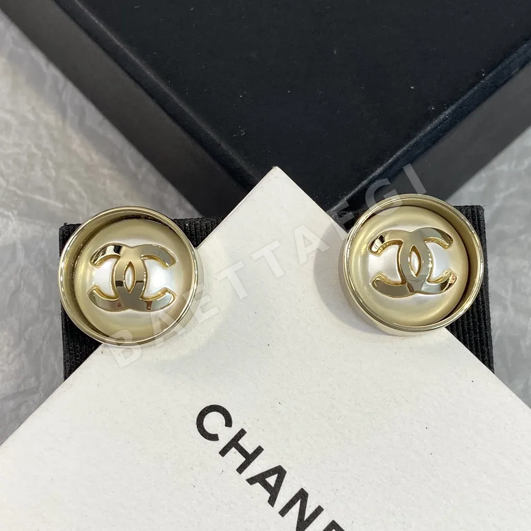 샤넬 골드 서클 진주 더블 C 귀걸이 158726