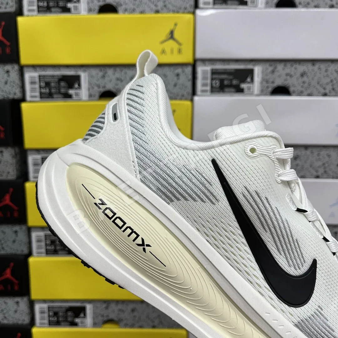 나이키 줌 보메로 18 HM6803-101 201099 Nike Zoom Vomero 18 상세 이미지 6