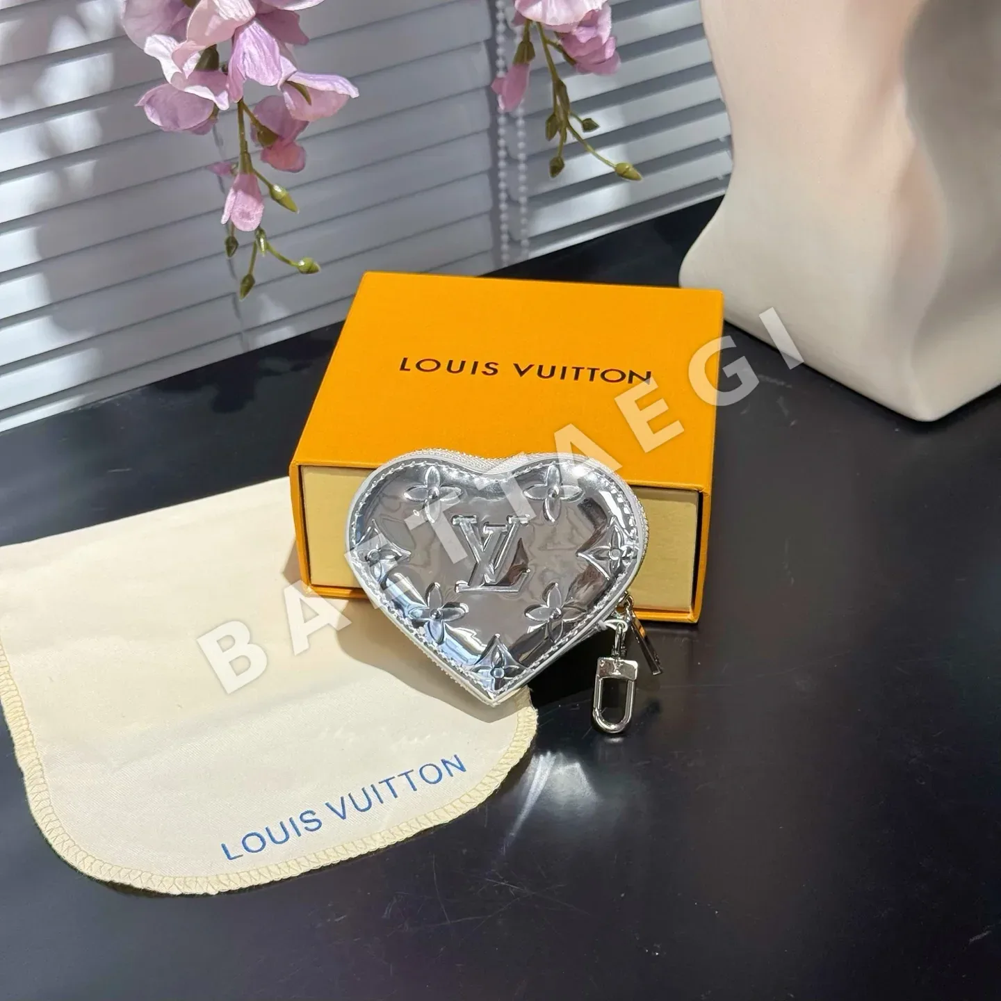 루이비통 LV 루이베어 하트 키링 상세 이미지 1