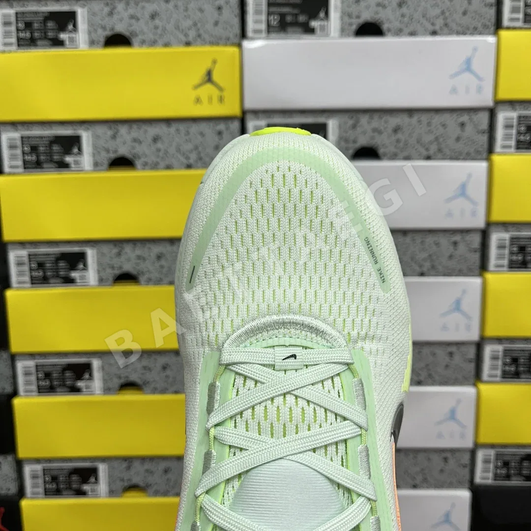 나이키 줌 보메로 18 HM6803-300 201097 Nike Zoom Vomero 18 상세 이미지 5