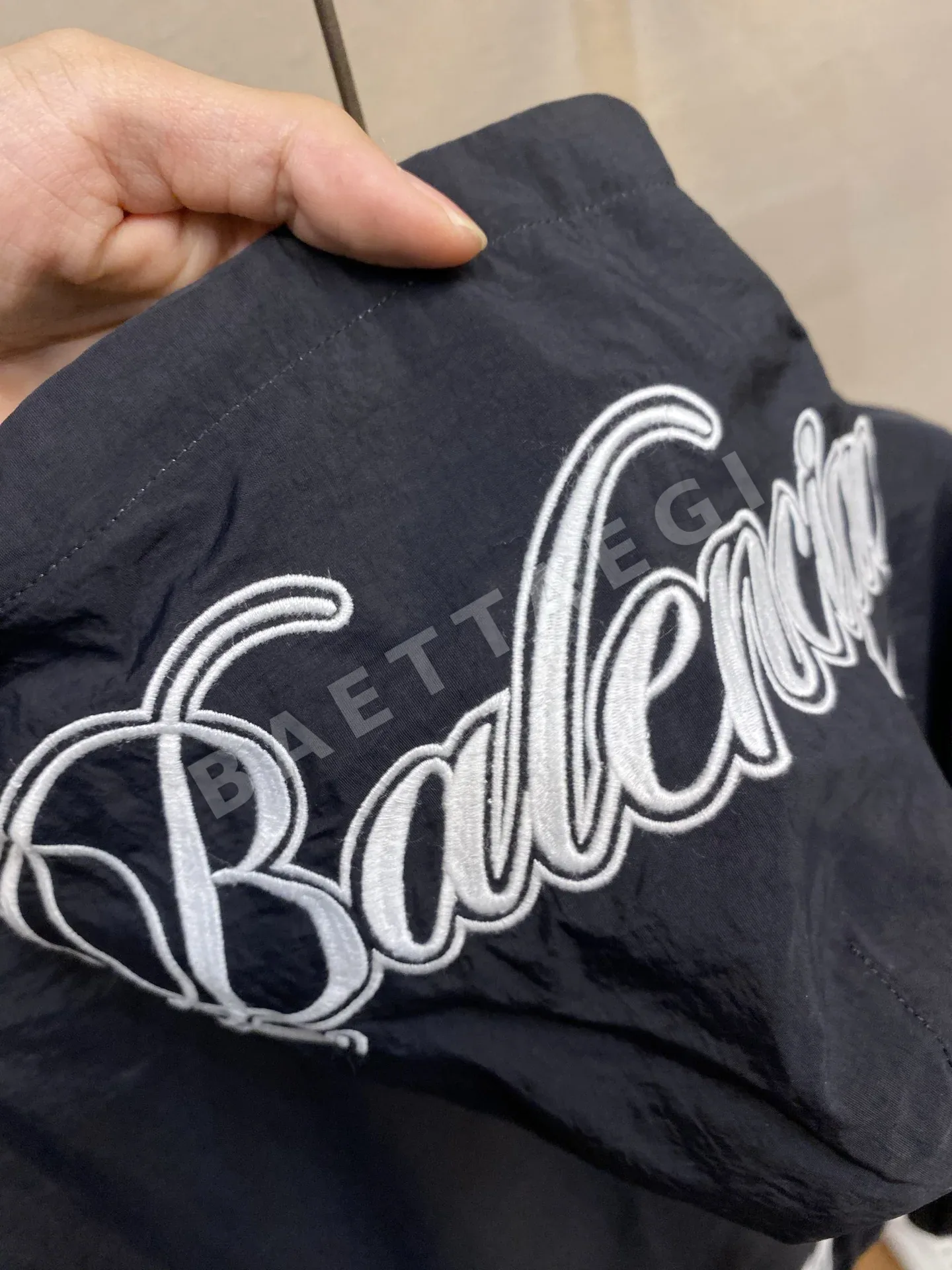 발렌시아가 필기체 자수 플리스 리버시블 자켓 상세 이미지 8