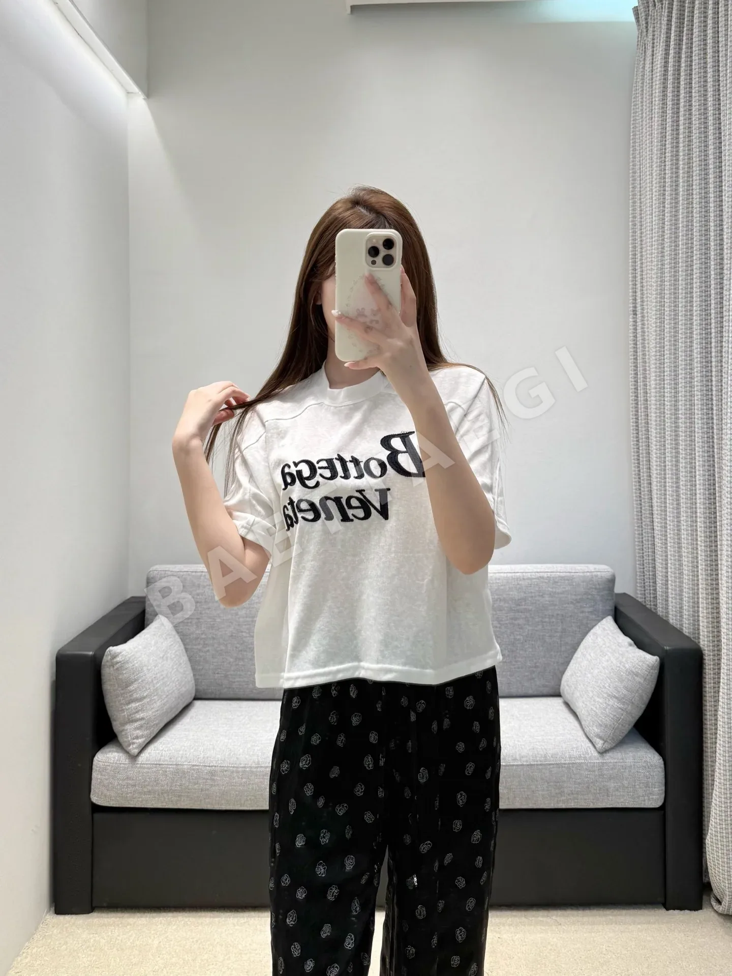 보테가베네타 플로키 로고 크롭드 반팔 티셔츠 상세 이미지 3