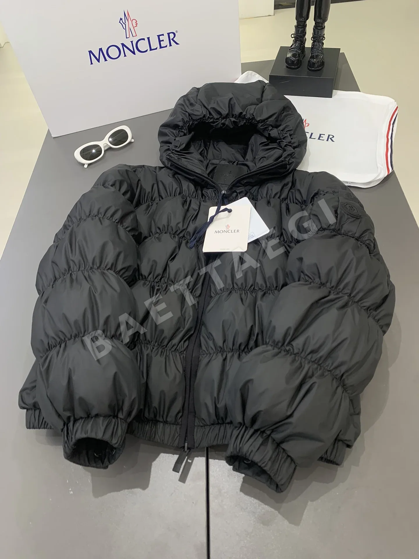 몽클레르 메돈트 쇼트 다운 자켓 블랙 상세 이미지 2