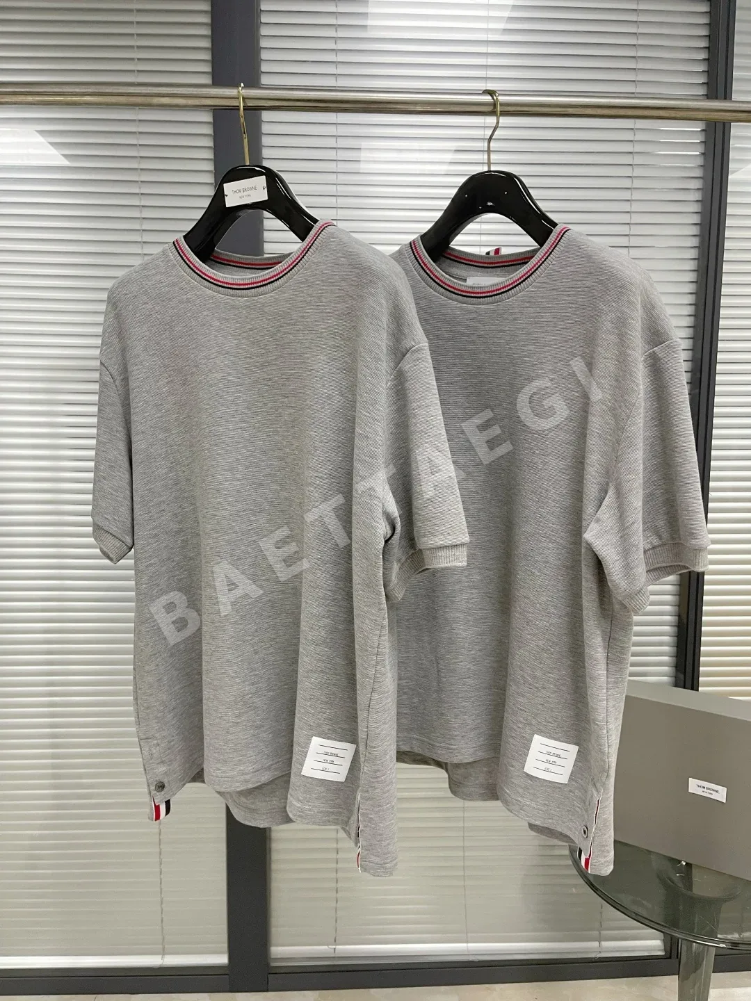 톰브라운 남성 반팔 상세 이미지 6