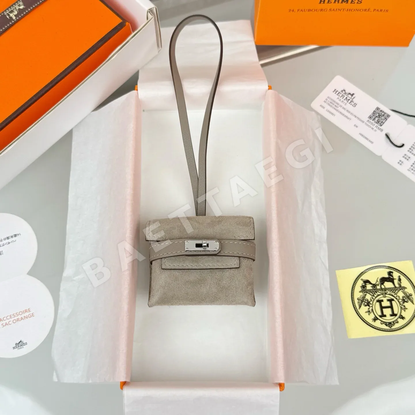 에르메스 스웨이드 켈리 이어폰 키링 124327