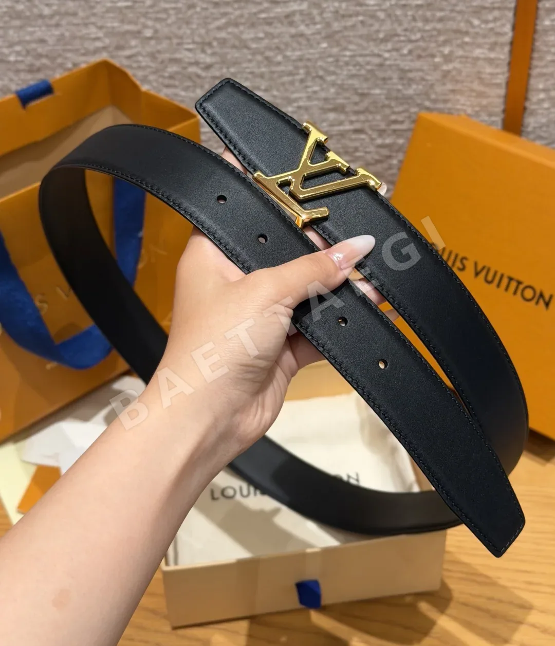 루이비통 LV 이니셜 리버시블 송아지가죽 벨트 상세 이미지 3