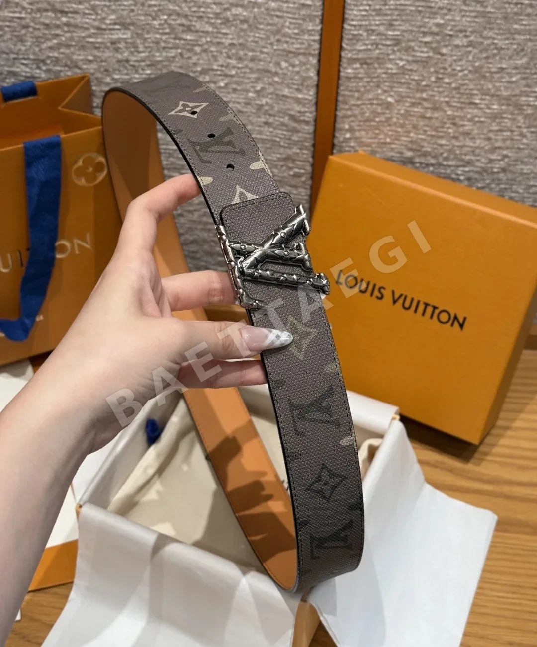 루이비통 디멘션 모노그램 리버시블 벨트 상세 이미지 4