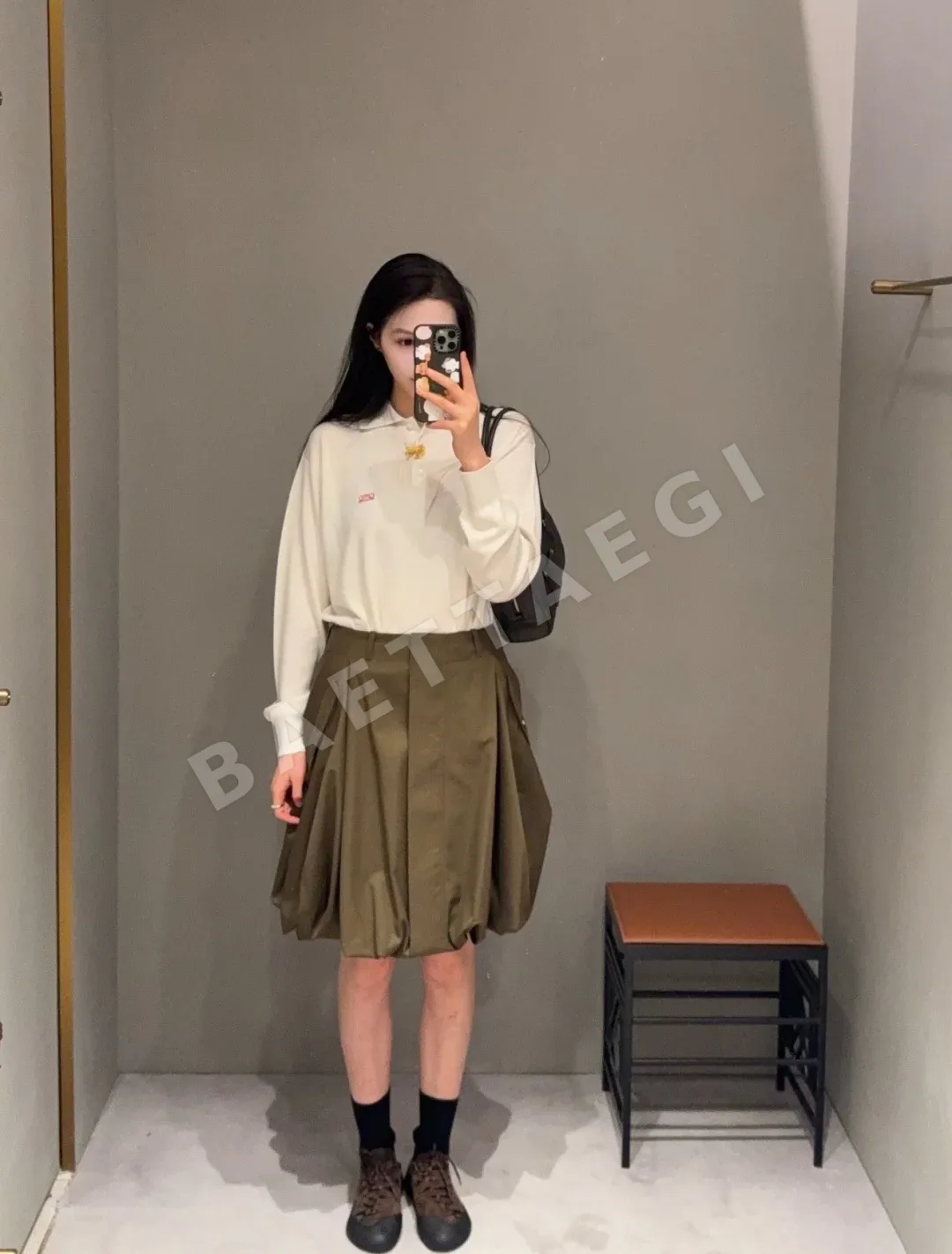 로에베 오리브 그린 불규칙 튤립 스커트 상세 이미지 5