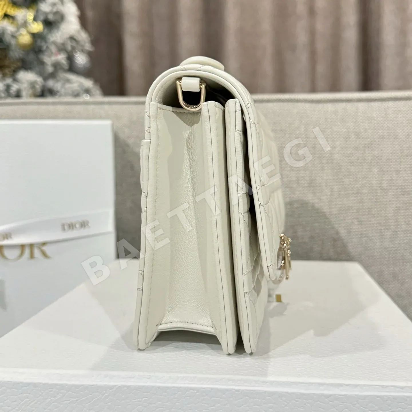 디올 양가죽 대형 토트백 상세 이미지 4