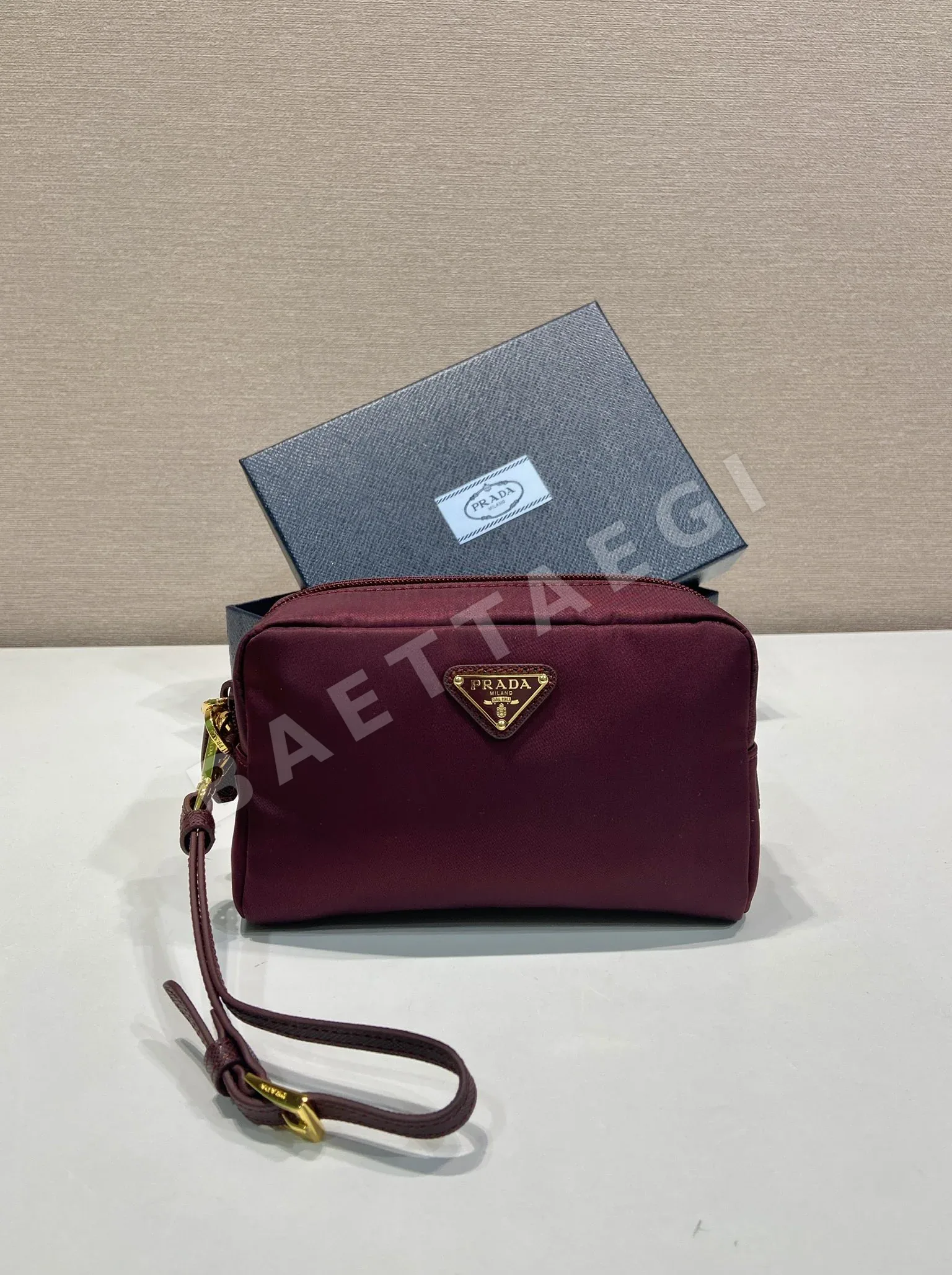 프라다 리사이클 나일론 클러치백 1NS021 67879
