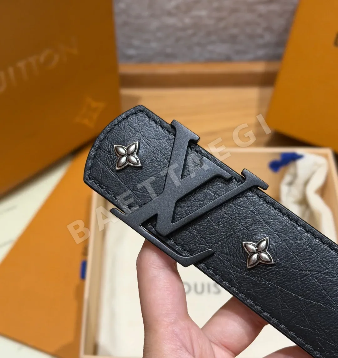 루이비통 LV 이니셜 트리옹 가죽 벨트 상세 이미지 3