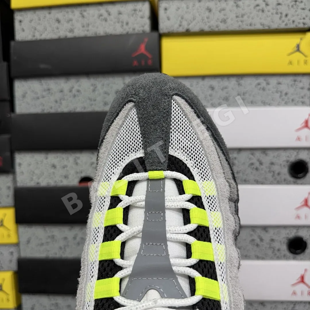 나이키 [KZ2.0] 에어 맥스 95 SP IB4523-004 201366 Nike Air Max 95 SP Undefeated Geo NYC 상세 이미지 7