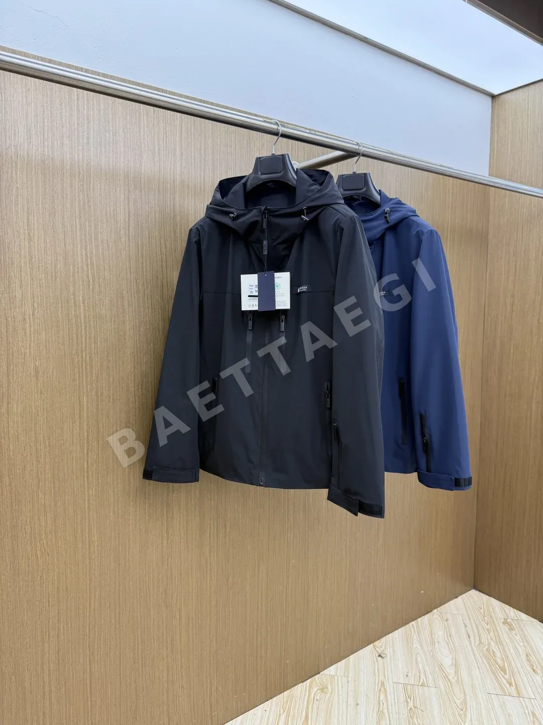 프라다 후드 캐주얼 방풍 자켓 상세 이미지 1