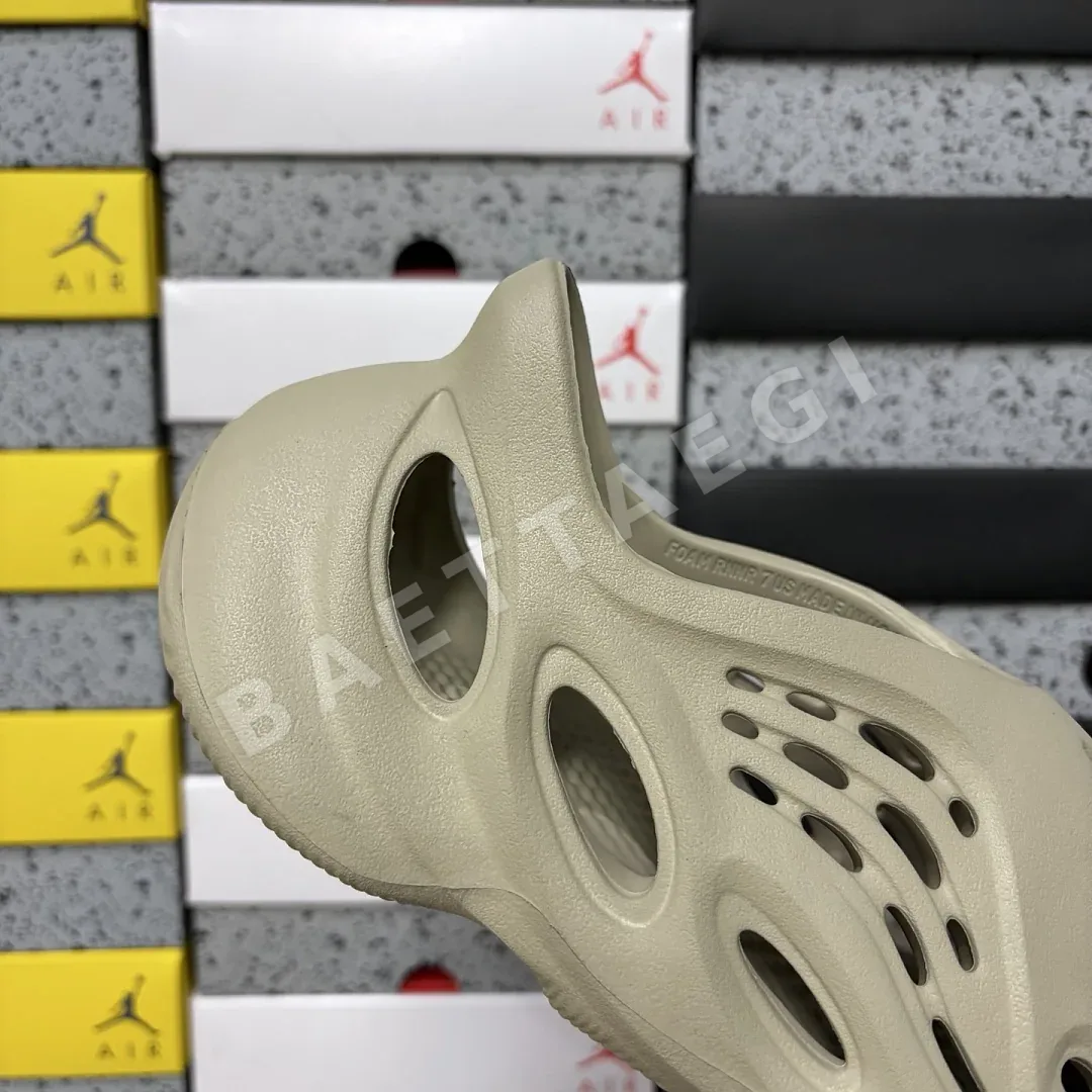 아디다스 [LW] 이지 폼 RNR GV6840 200651 Adidas Yeezy Foam RNR Stone Salt 상세 이미지 3
