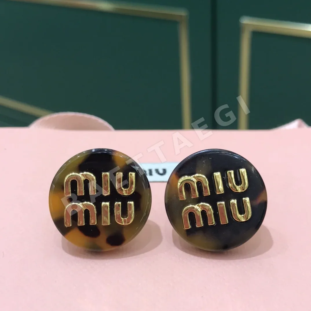 미우미우 글자 클립 귀걸이 상세 이미지 5