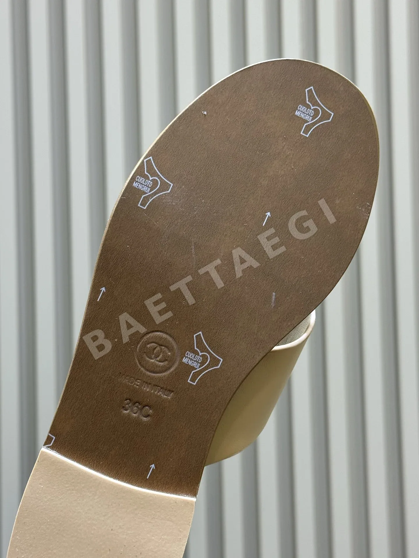 샤넬 26C 화이트 크로스 샌들 상세 이미지 6