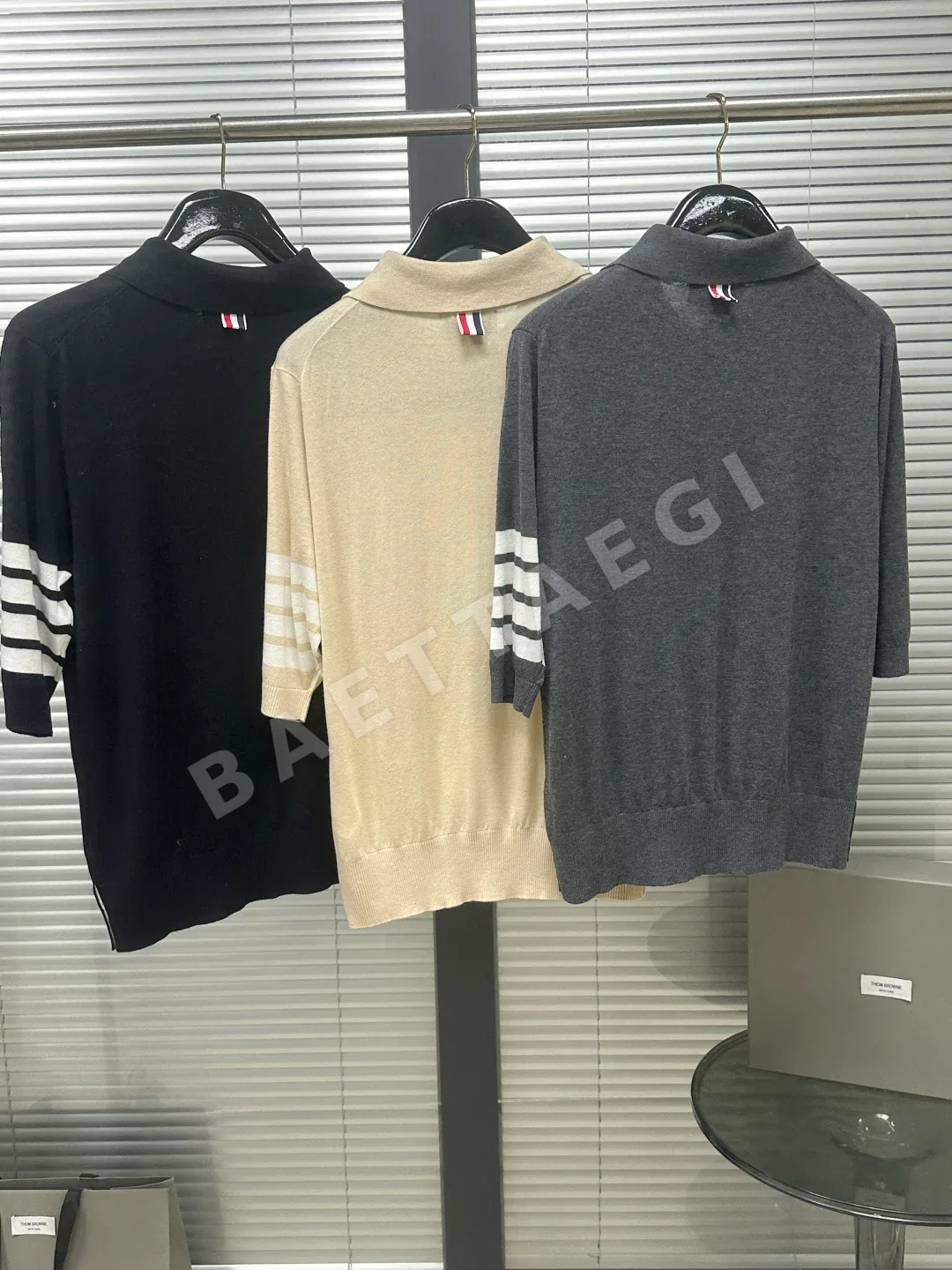 톰브라운 울 반팔 폴로셔츠 상세 이미지 3