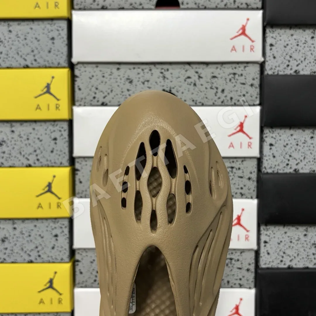 아디다스 [LW] 이지 폼 RNR GV6842 200649 Adidas Yeezy Foam RNR Clay Taupe 상세 이미지 6
