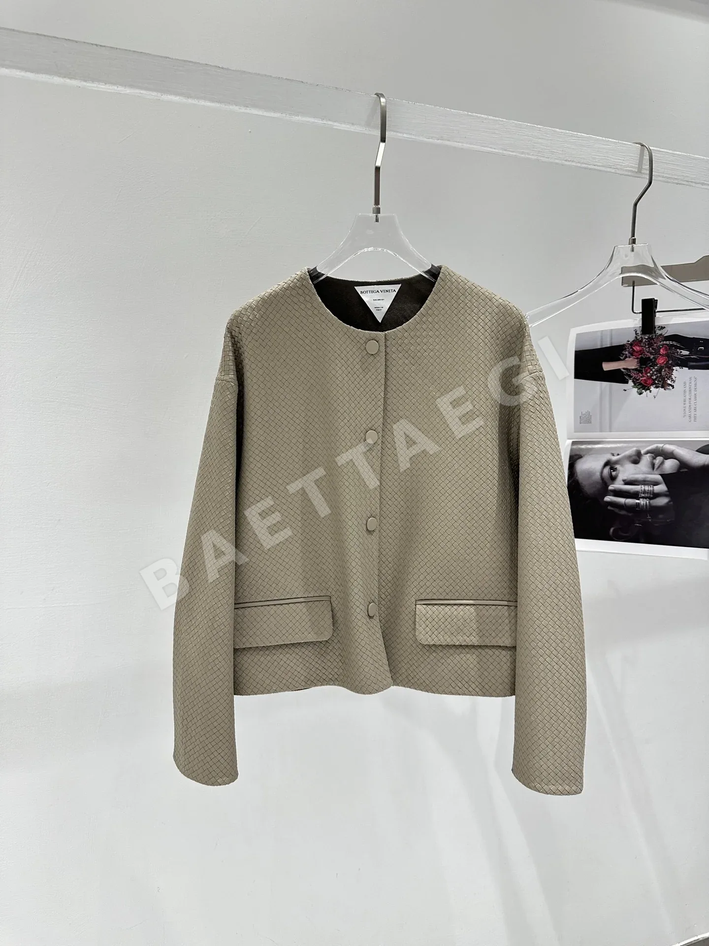 보테가베네타 램스킨 오프숄더 자켓 206380