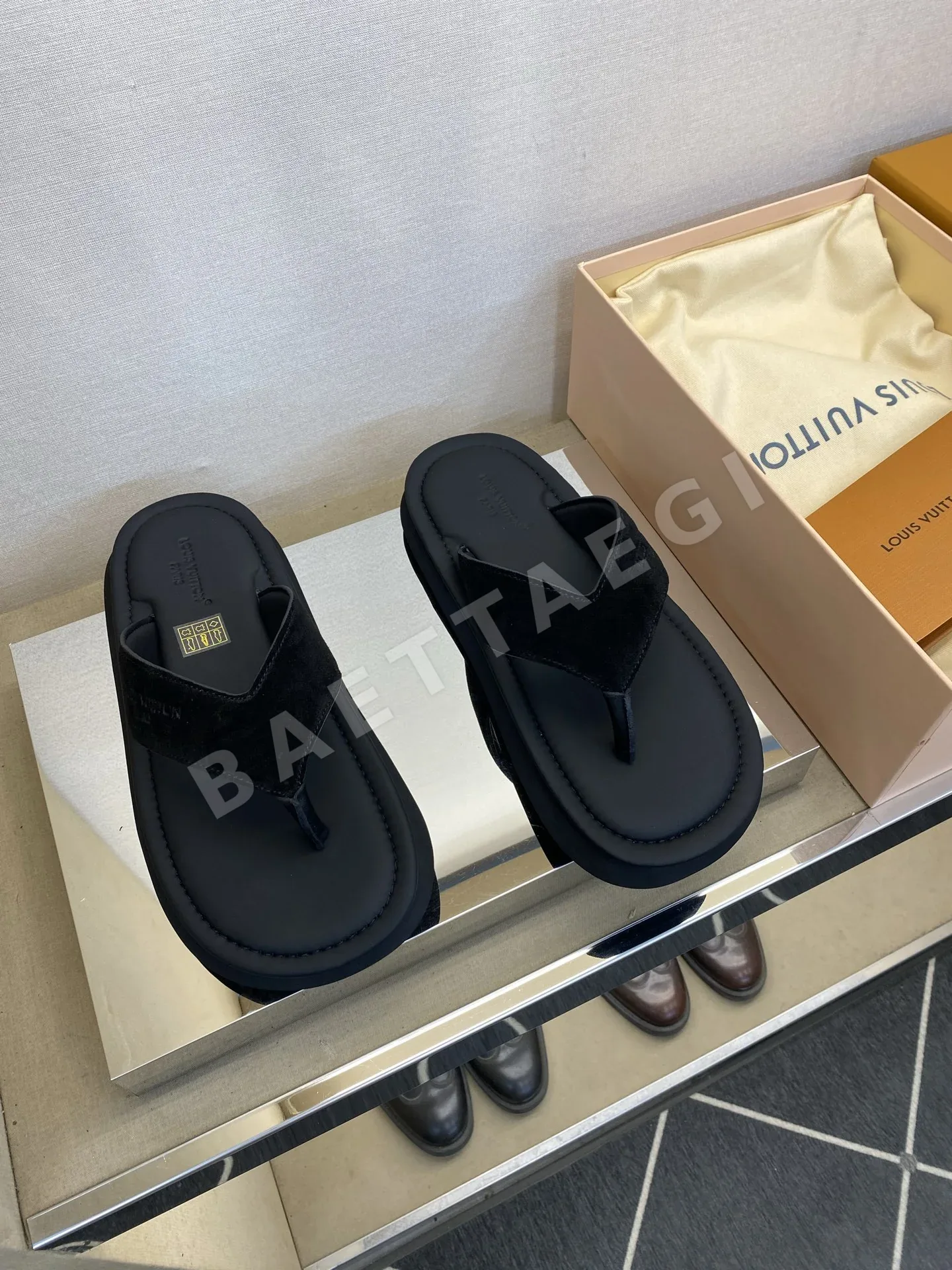 루이비통 송아지가죽 남성 슬리퍼 129595