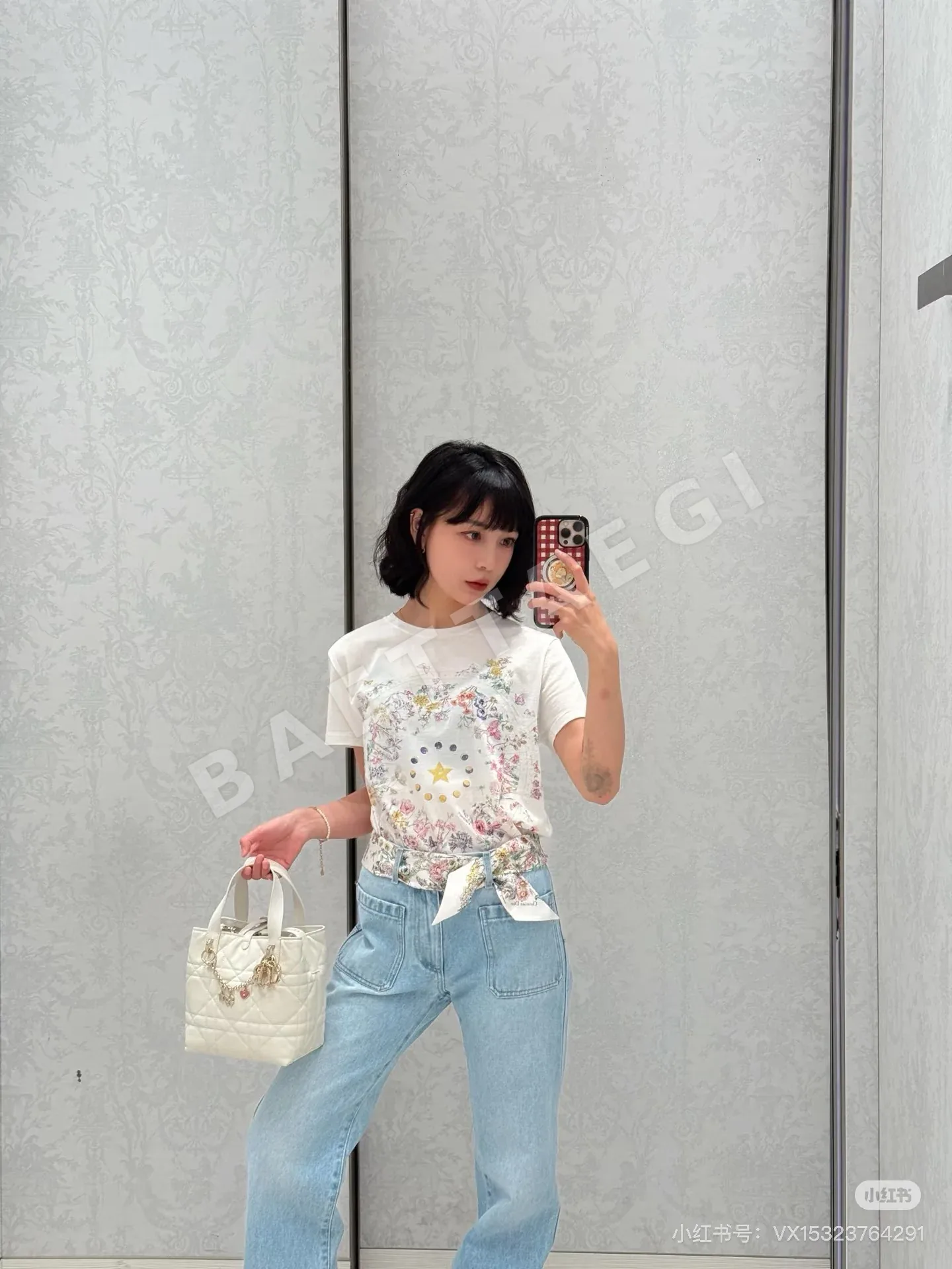 디올 꽃무늬 오각별 프린트 반팔 티셔츠 상세 이미지 4