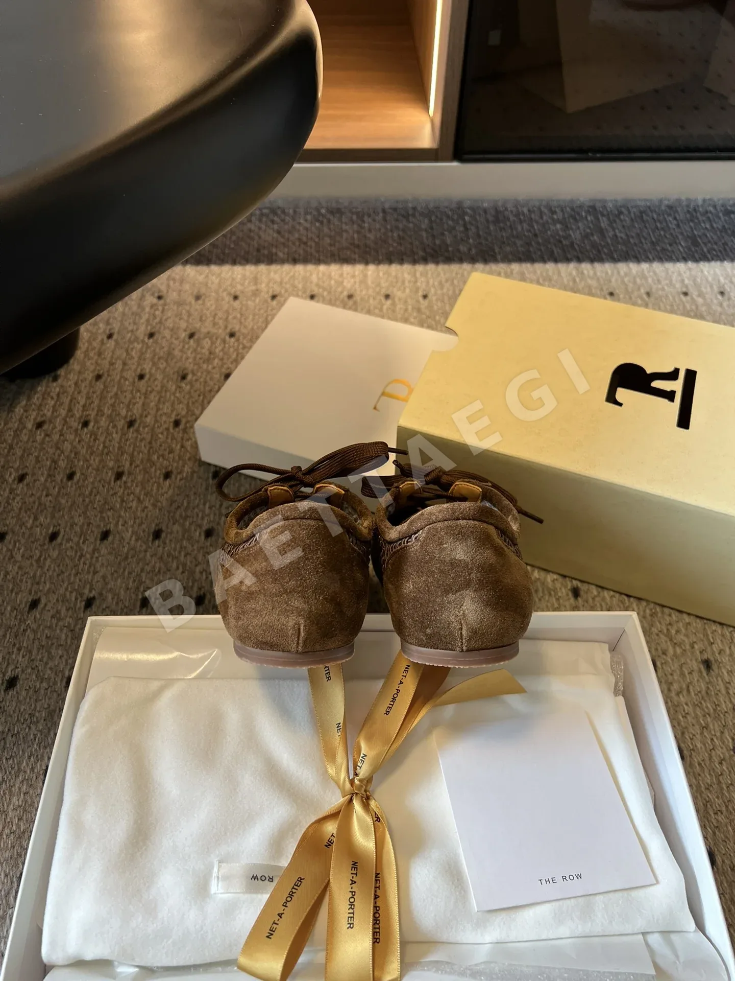 더로우 플라워 펀칭 스웨이드 트레이닝 슈즈 상세 이미지 9