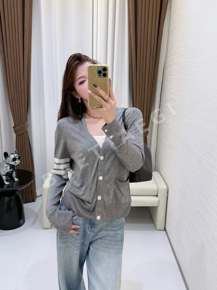 톰브라운 클래식 라운드넥 스트레치 니트 가디건 97714