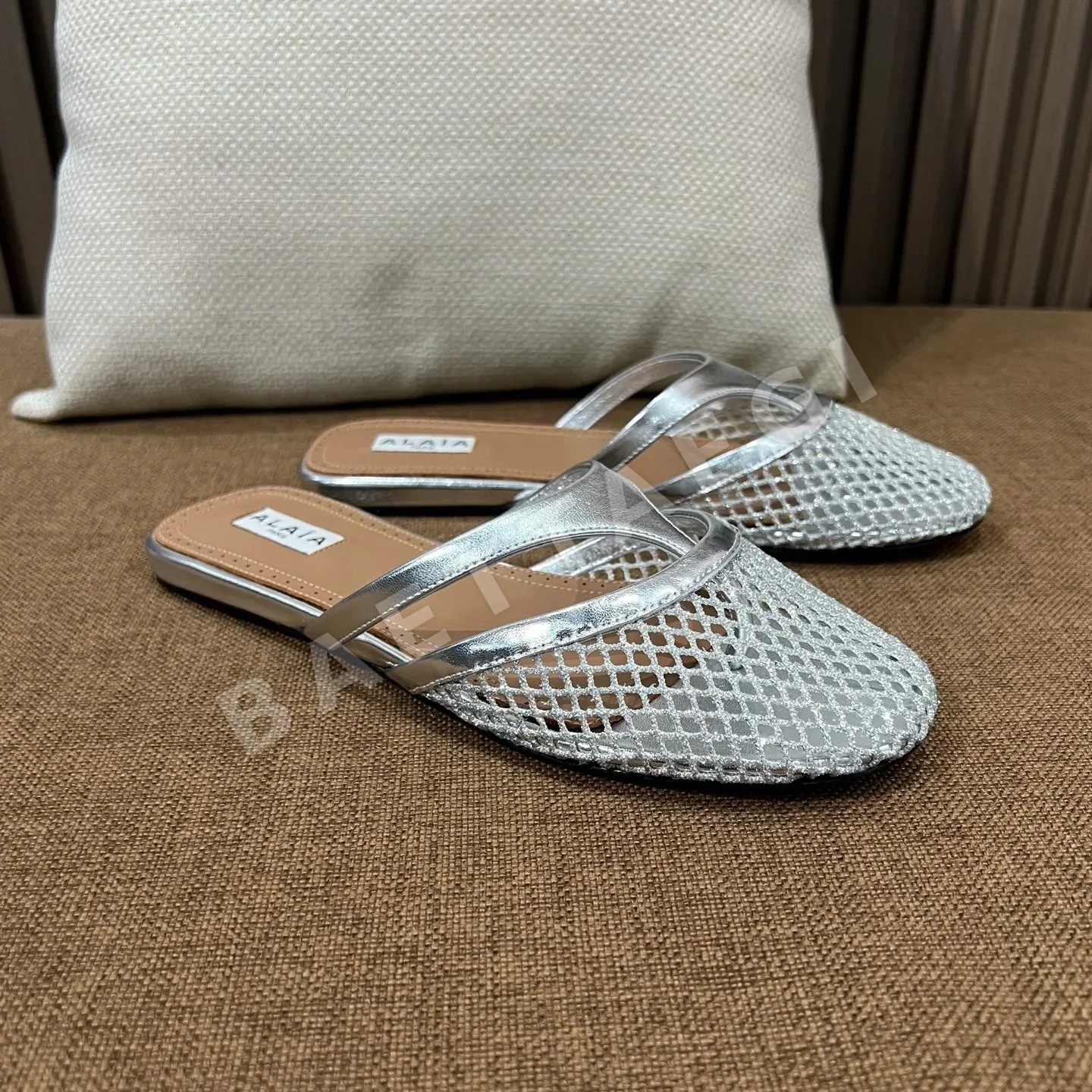 알라이아 메시 페이턴트 가죽 플랫 뮬 상세 이미지 6