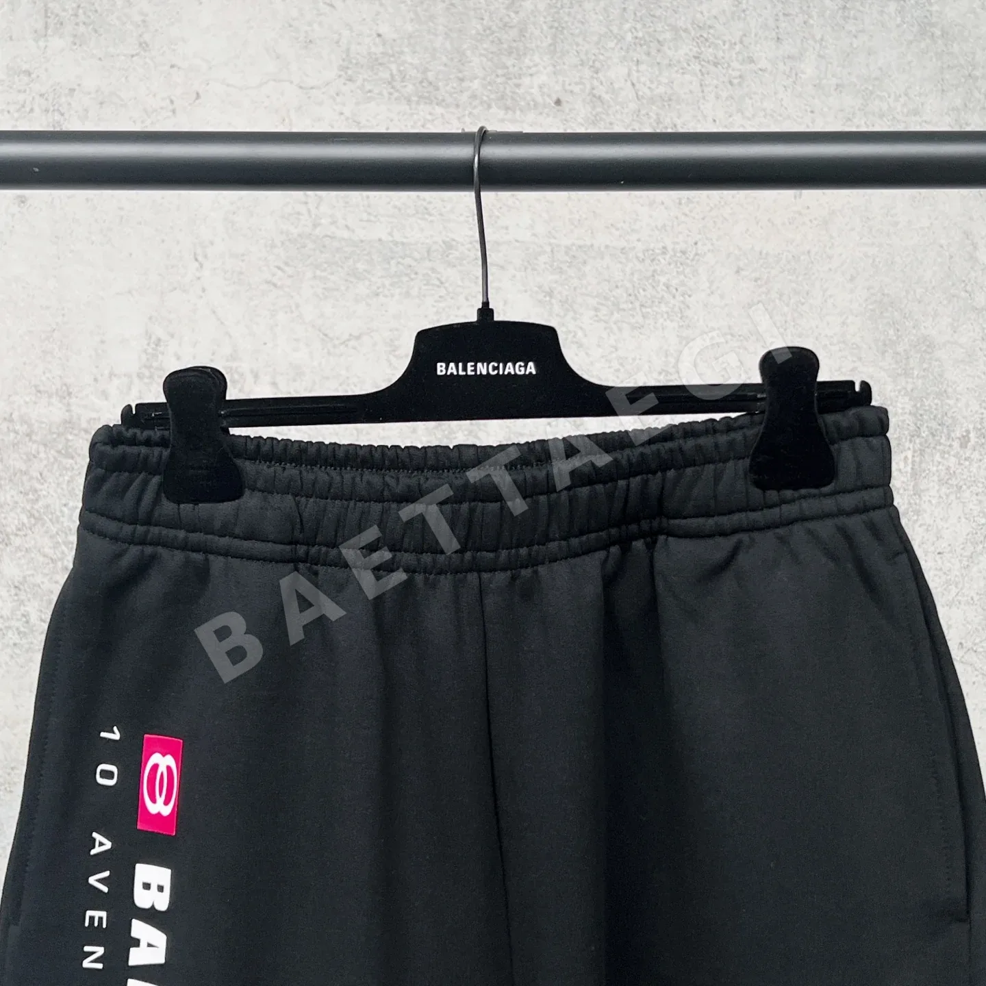발렌시아가 파리지앵 레터 프린트 반바지 상세 이미지 4