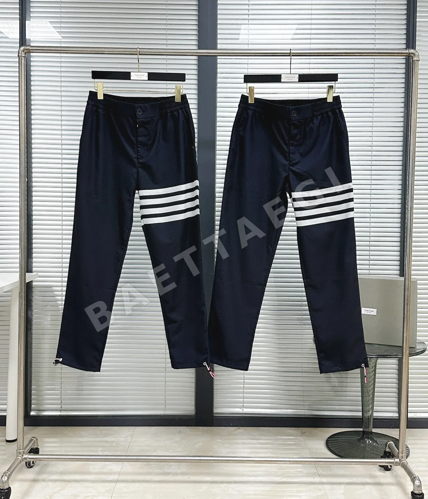 톰브라운 면 4바 스트라이프 캐주얼 바지 46562